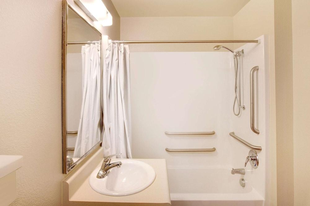 WoodSpring Suites Lebanon photo 22