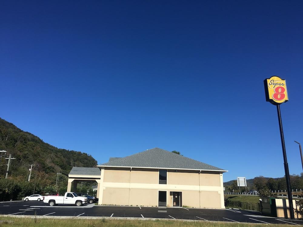 Super 8 by Wyndham Erwin photo 12