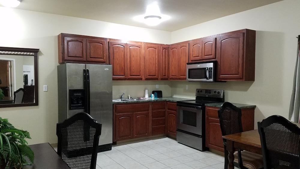 Crossroads Inn & Suites photo 46