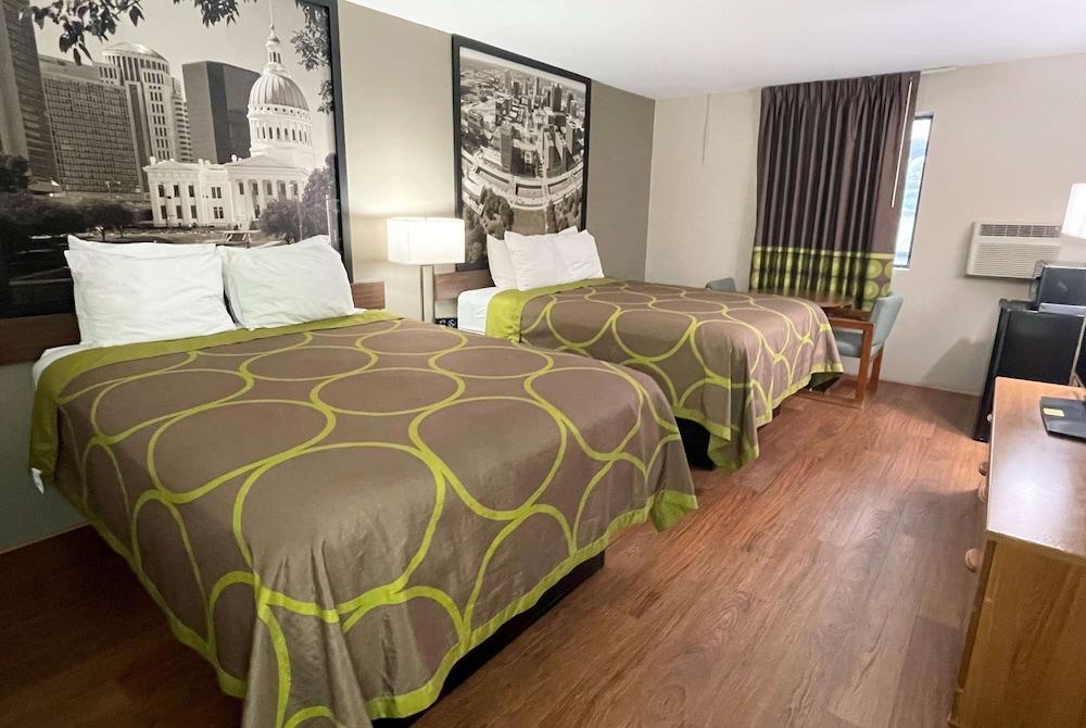 Super 8 by Wyndham Eureka/Six Flags Nearby photo 13