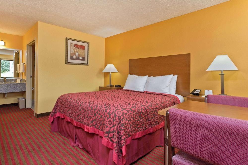Days Inn by Wyndham Franklin photo 23