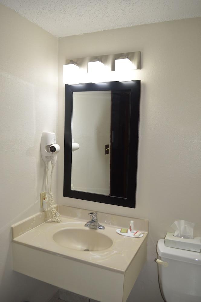 Red Roof Inn Ames photo 15