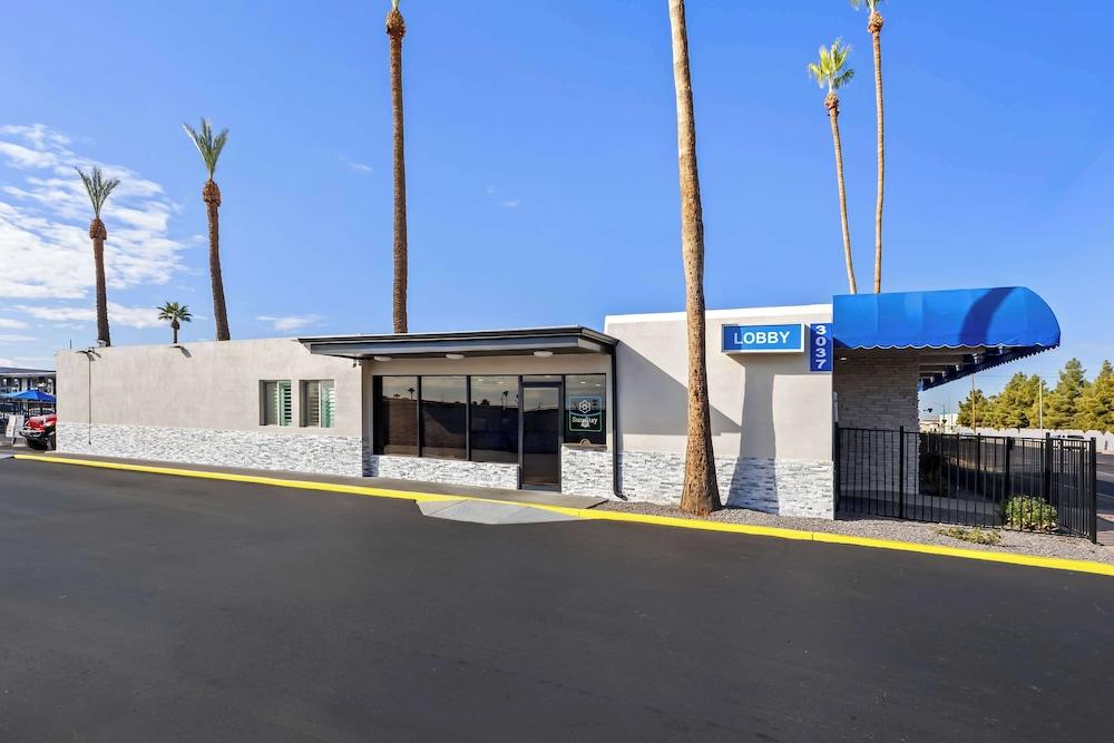 SureStay Hotel by Best Western Phoenix Airport photo 88
