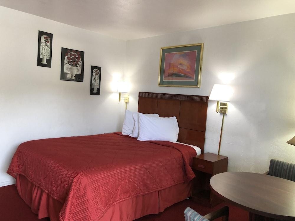 Best Budget Inn photo 9
