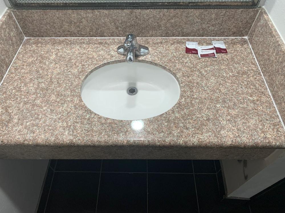 Budget Motel photo 30