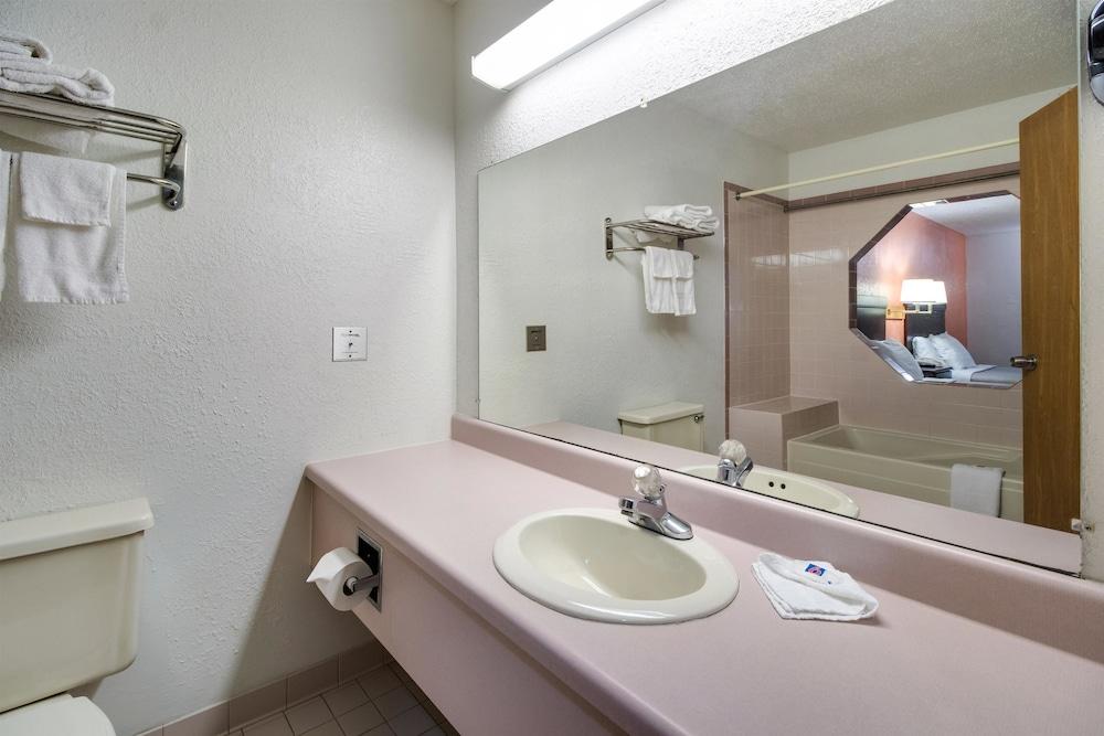 Motel 6 Marion, IL photo 27