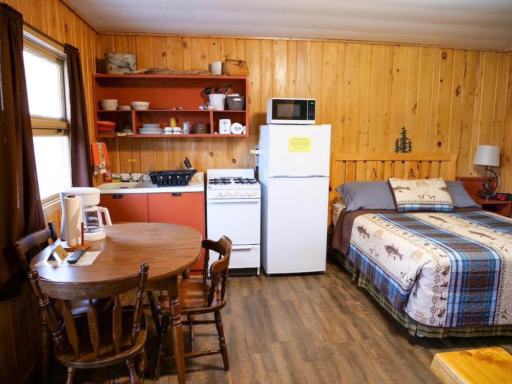 Sunshine Motel and Cabins photo 7