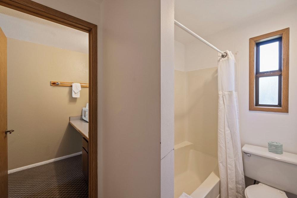 Birch Glen Hotel photo 18