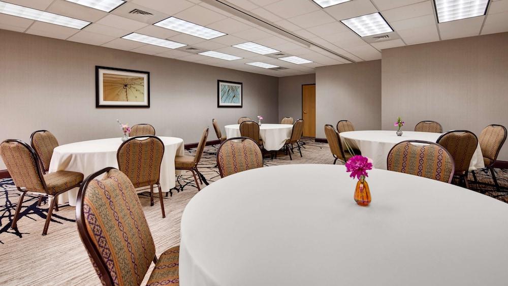 Best Western Plus River Escape Inn & Suites photo 41