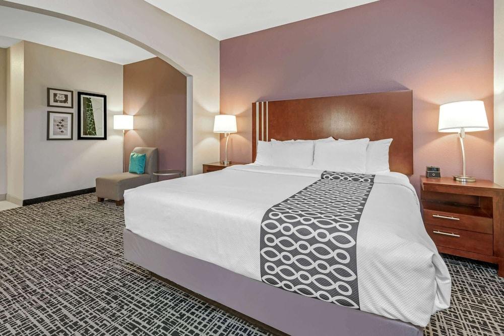 La Quinta Inn & Suites by Wyndham Oklahoma City -Yukon photo 8