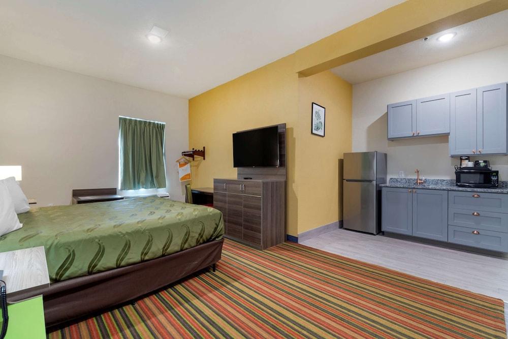 Quality Inn & Suites Elgin photo 16