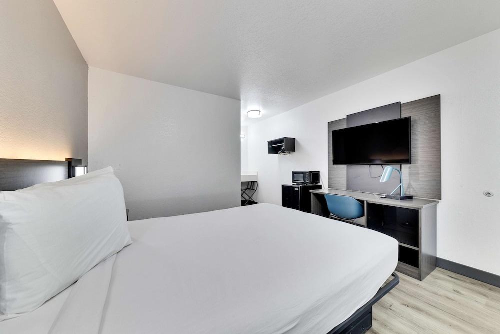 Motel 6 Austin, TX - Airport - South photo 7