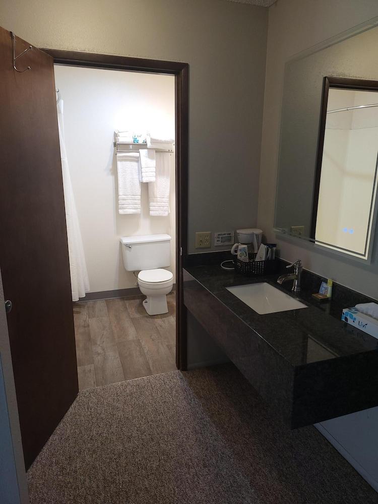 Lakeshore Lodge photo 9