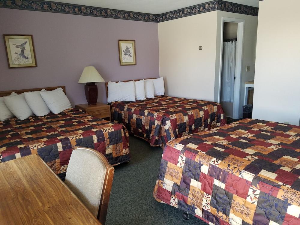 Clark's Beach Motel photo 31