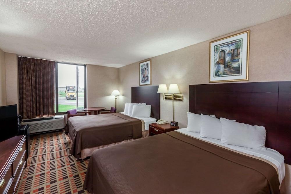 Days Inn by Wyndham Amarillo East photo 12