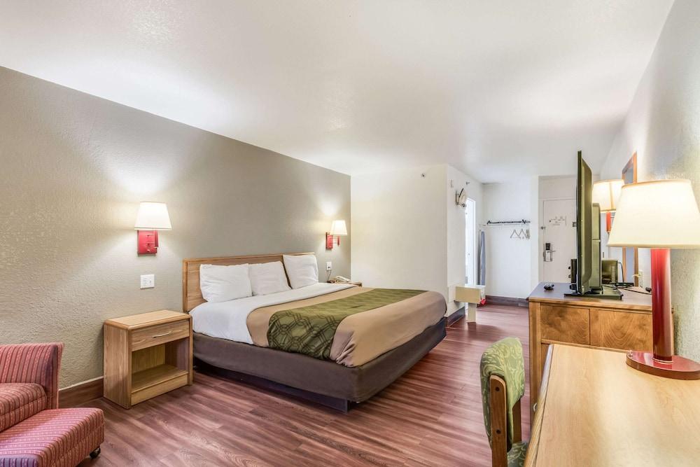 Econo Lodge Truman Inn photo 19