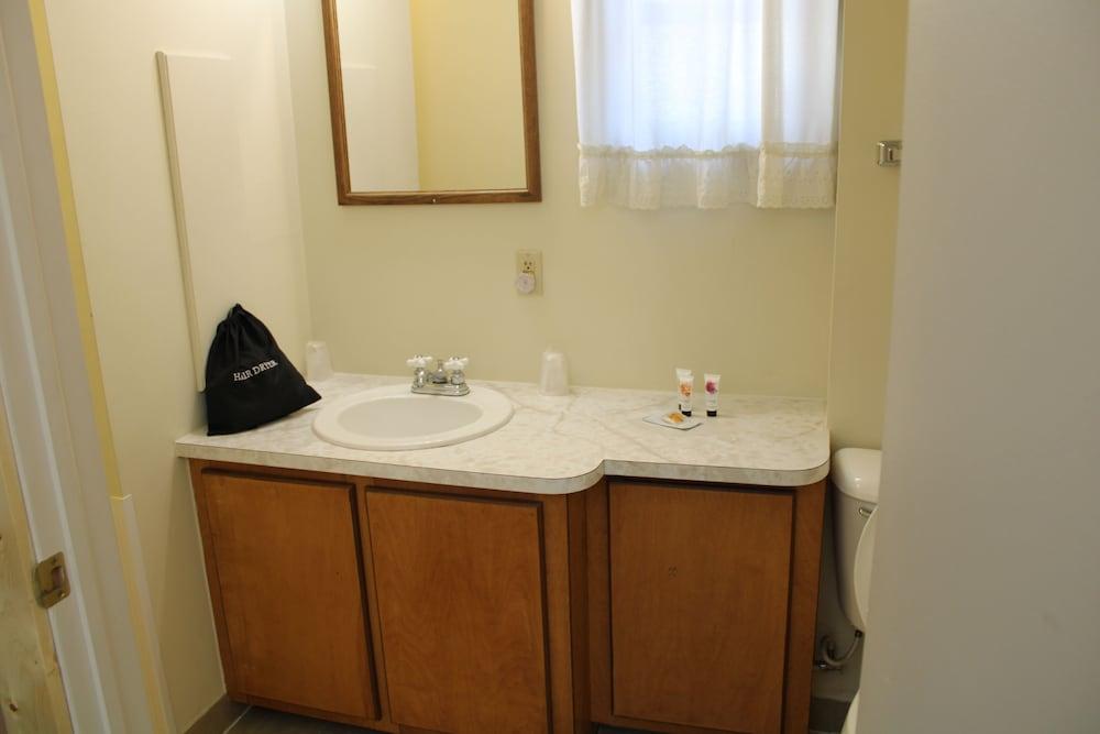 Lockview Motel photo 32