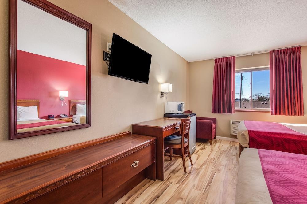 Econo Lodge Shelbyville photo 13