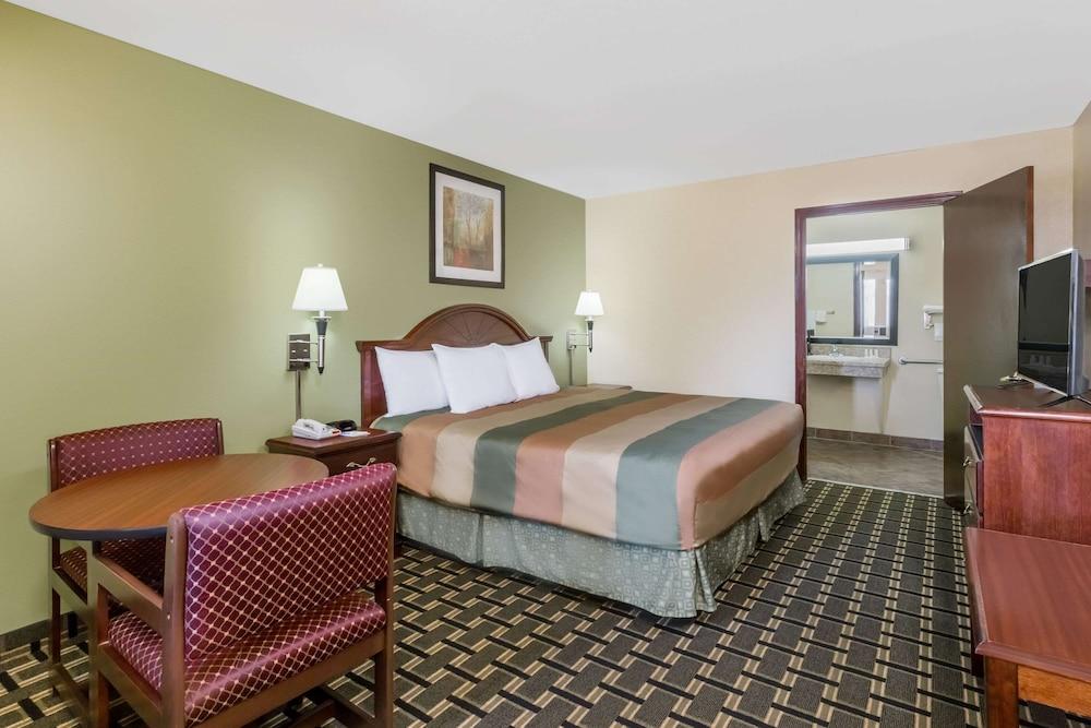 Days Inn by Wyndham Blakely photo 5