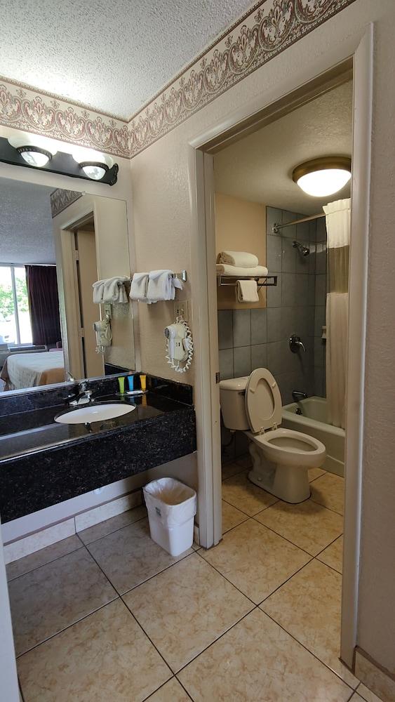Countryside Inn & Suites photo 11