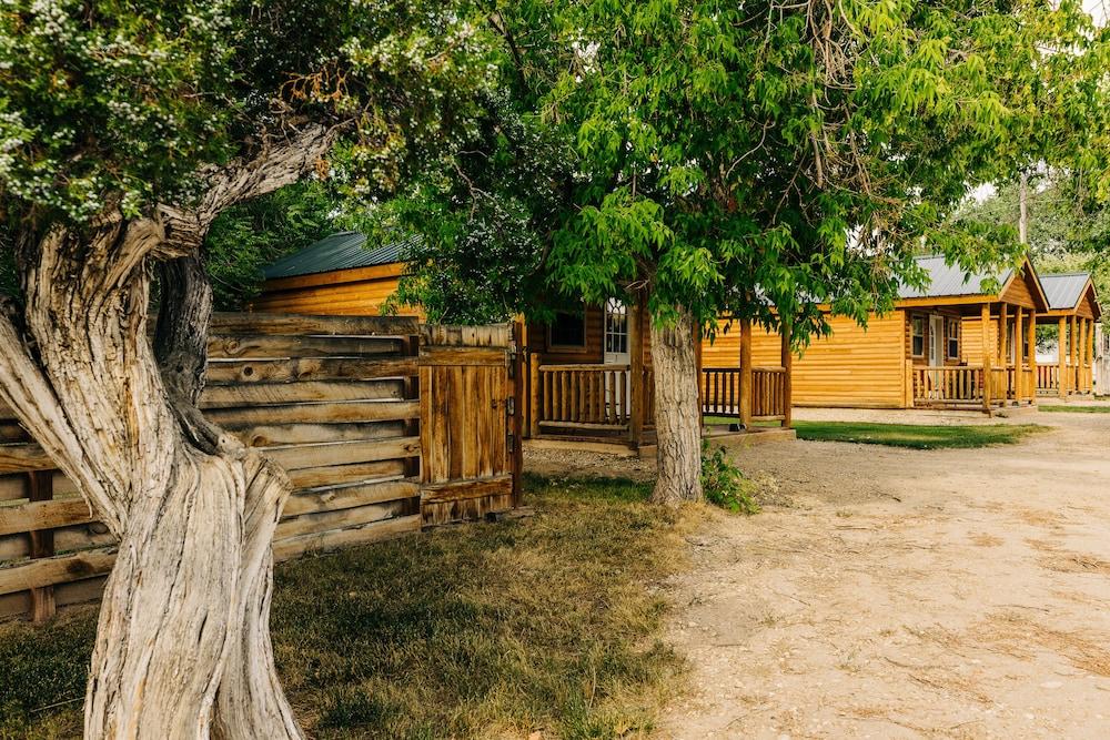 Rustic Ridge Cabins, Charming Retreat (3 Options!) photo 1