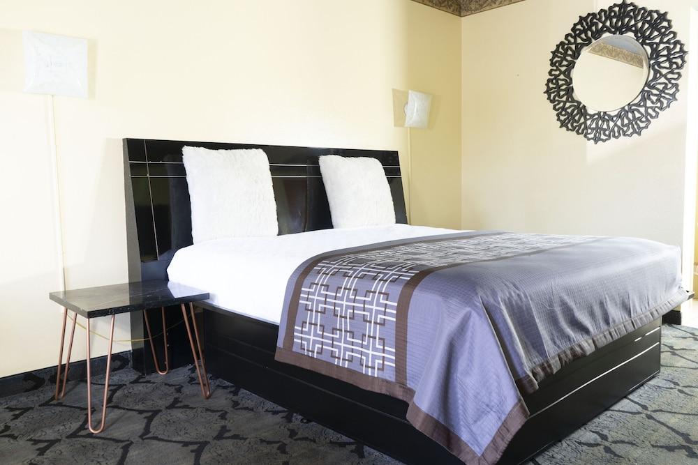 Luxe Inn and Suites photo 20