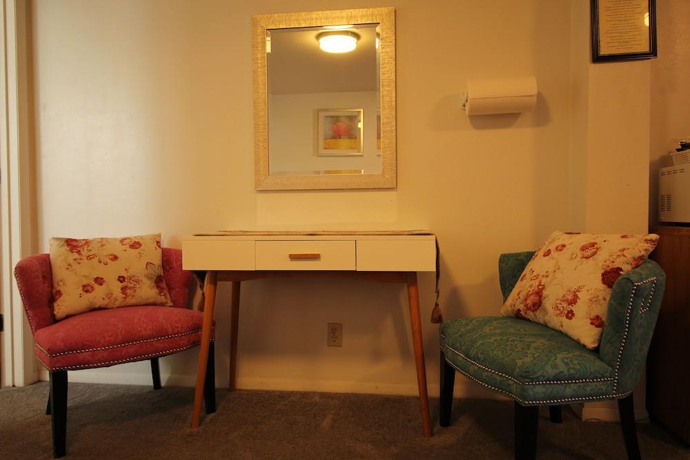 Mariner's Cove Inn photo 67