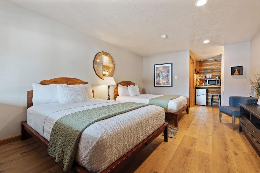Duck Creek Village Inn photo 38