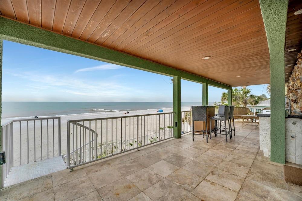 Stones Throw Beachfront Luxury Suites photo 58