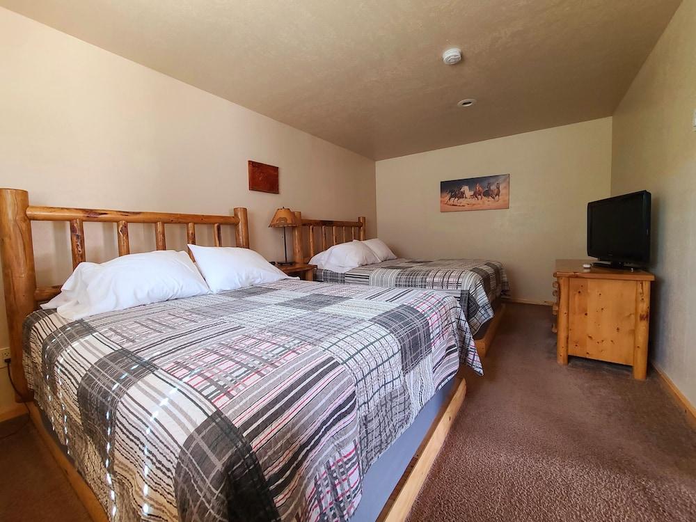 Flaming Gorge Hideout photo 37