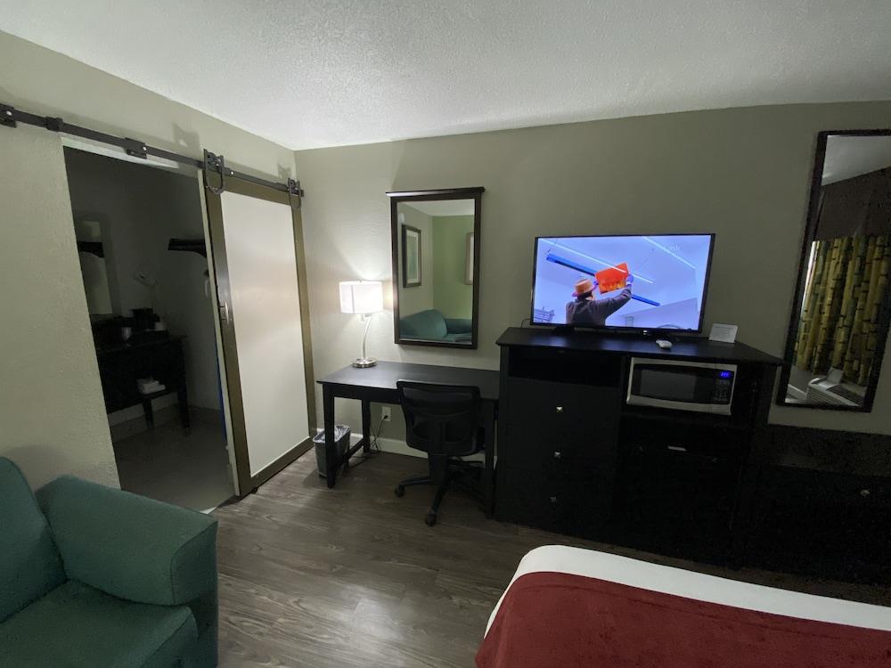 Lx Hotel, Powered by ACW Circle photo 31
