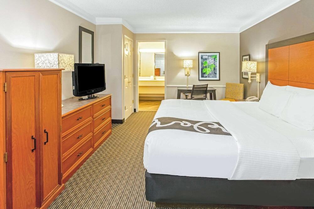 La Quinta Inn by Wyndham Wichita Falls photo 18