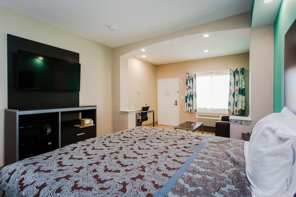 Palace Inn and Suites - Willowbrook Mall photo 36
