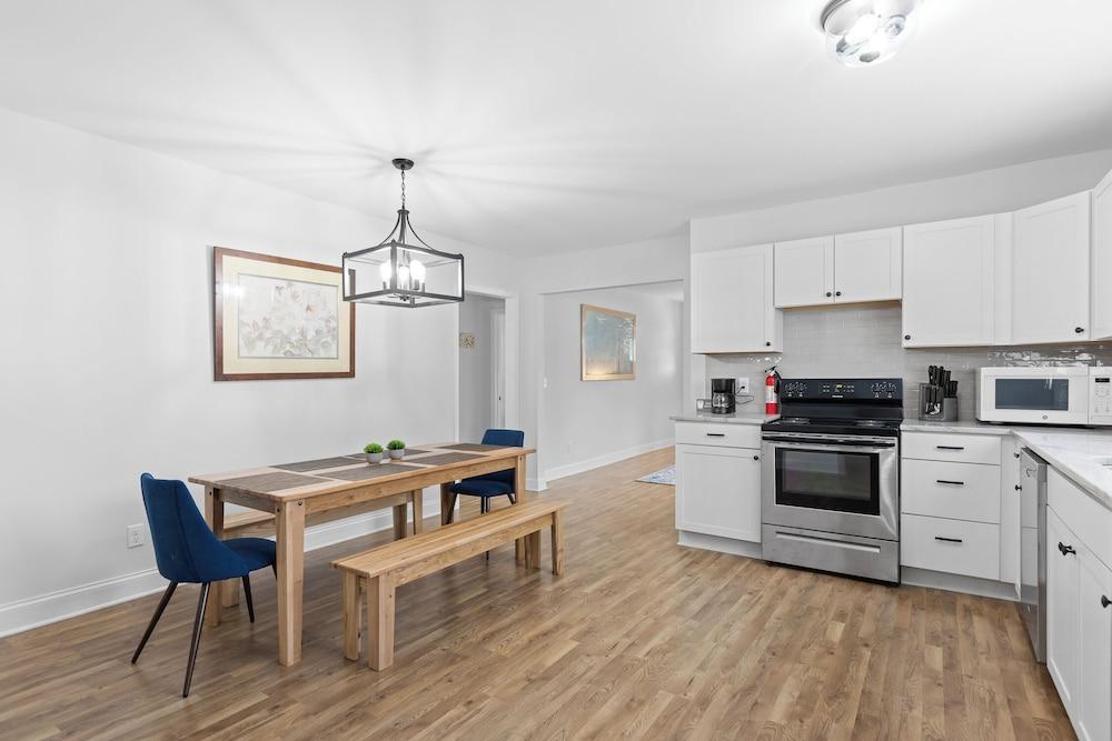 Trendy at Hoyt Two Homes photo 2