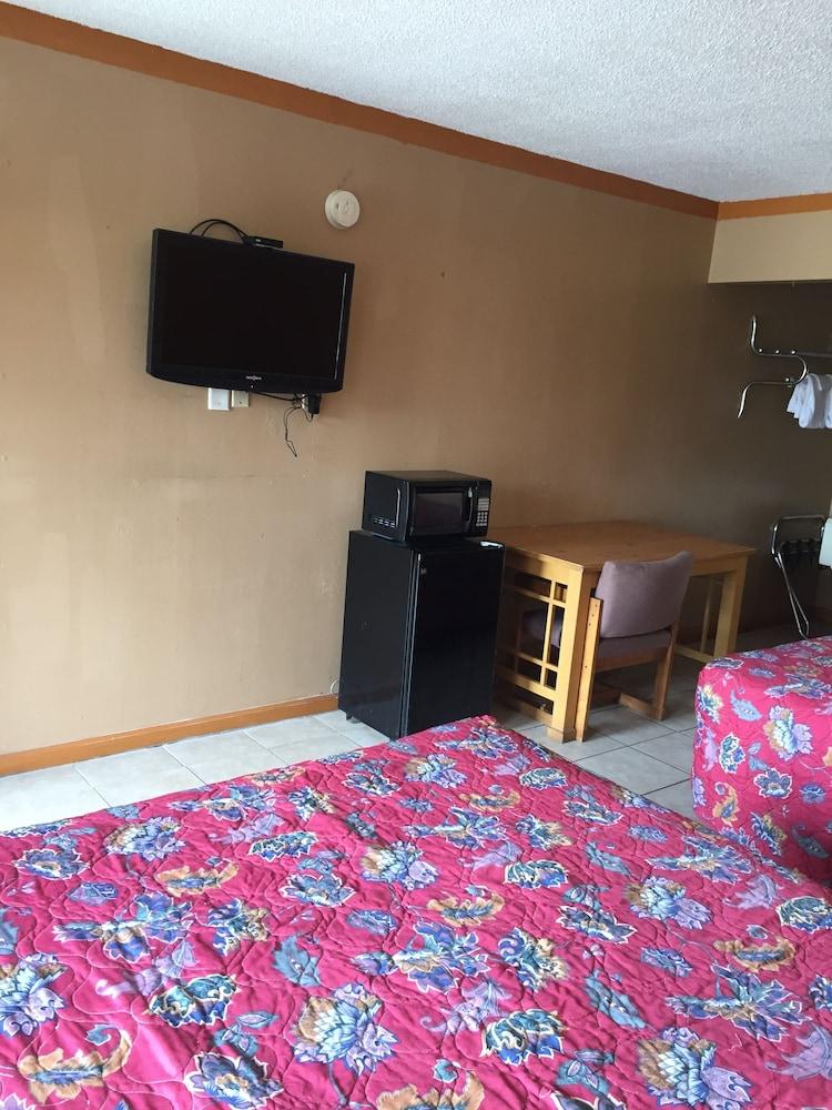 Budget Inn And Suites photo 12