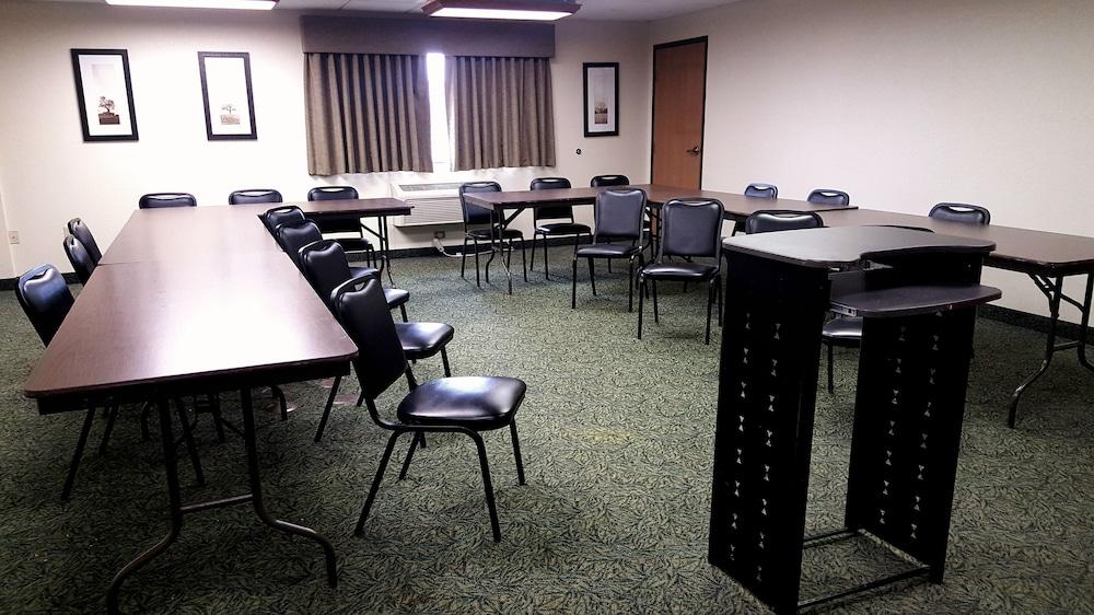 Holiday Inn Express Garden City East by IHG photo 28