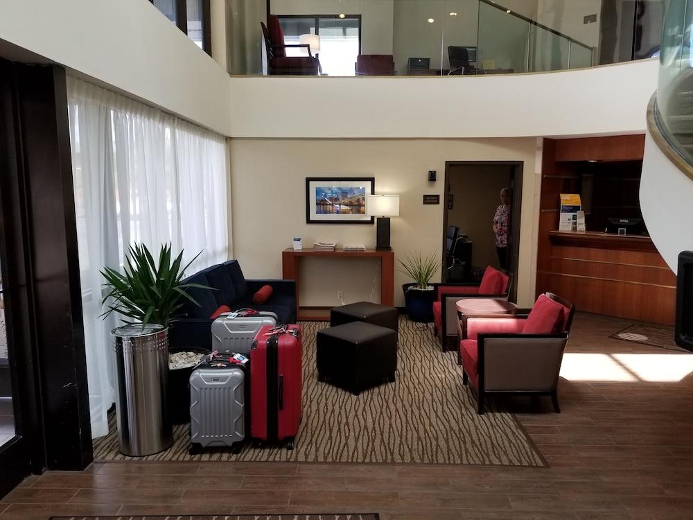 Comfort Inn Cleveland Airport photo 6