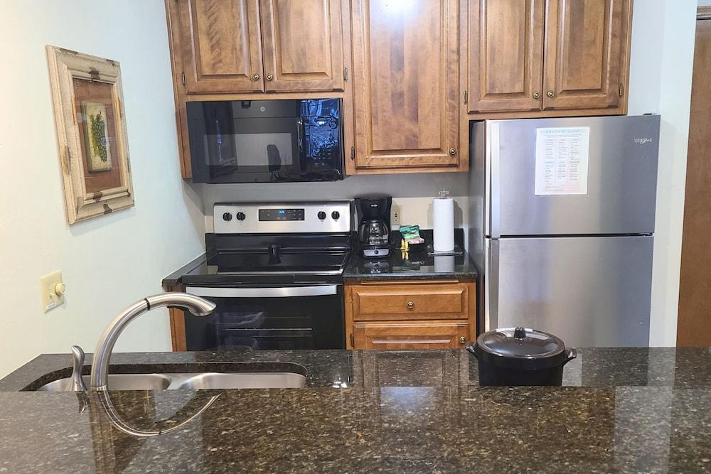 Bridgeport Waterfront Resort photo 45