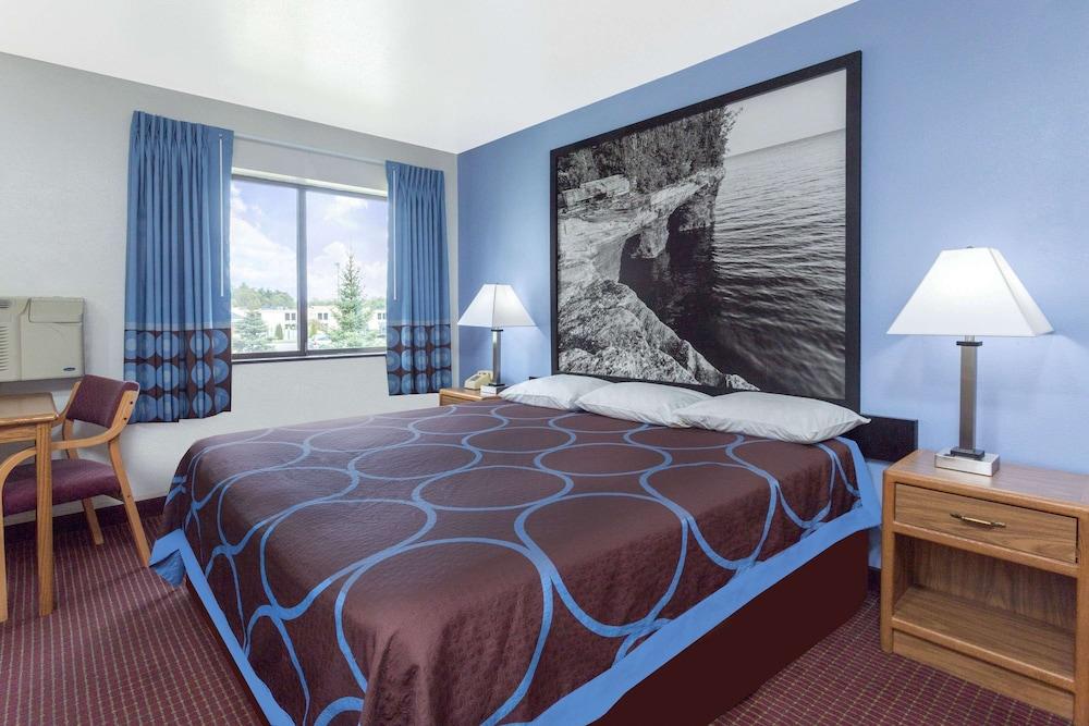 Super 8 by Wyndham Wisconsin Dells photo 11