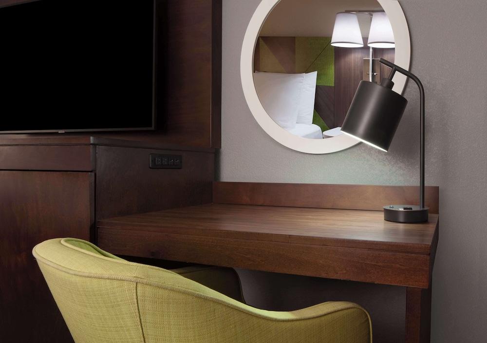 Hampton Inn Southlake photo 9