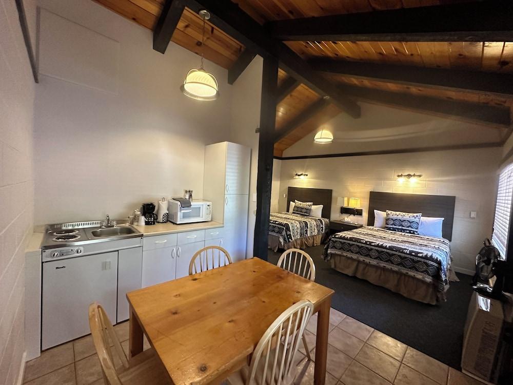 Lee Vining Motel photo 44