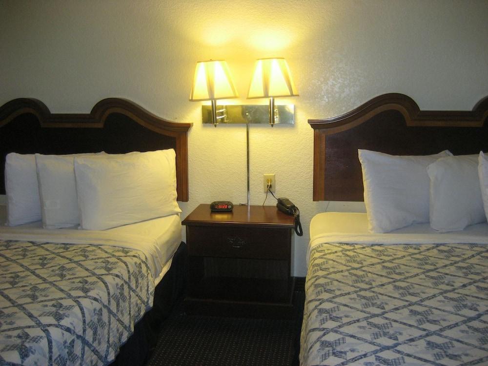 The Lodge at Pensacola photo 3