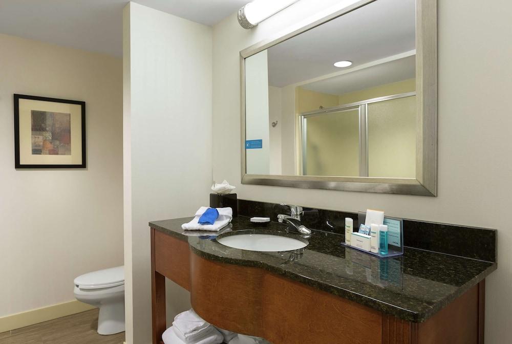 Hampton Inn Charlotte-Belmont at Montcross photo 6