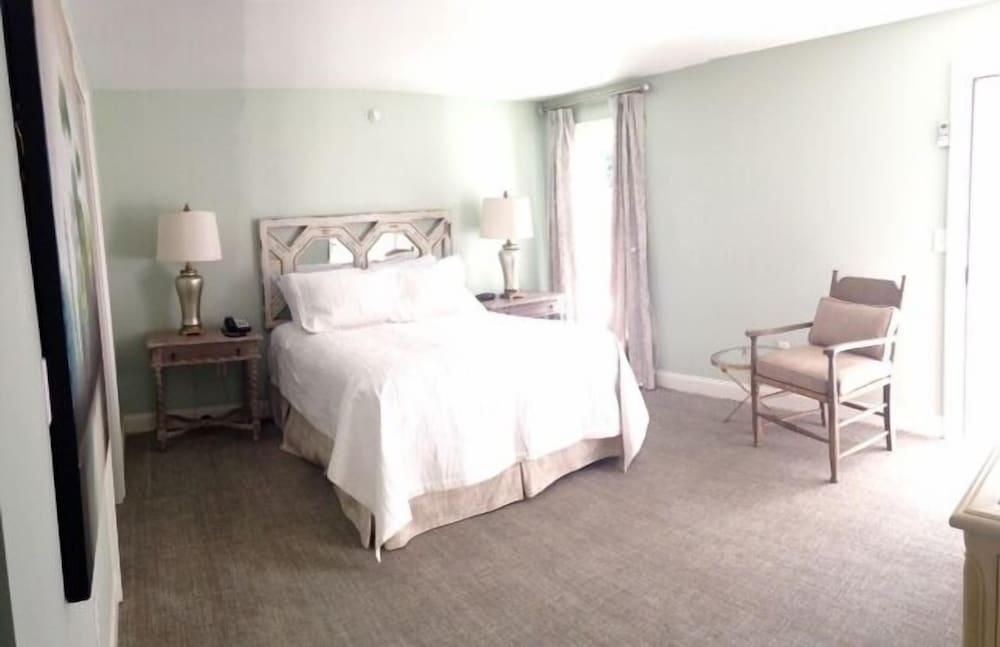 Carriage House Inn photo 9