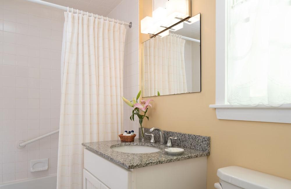 Dockside Guest Quarters & Restaurant photo 89