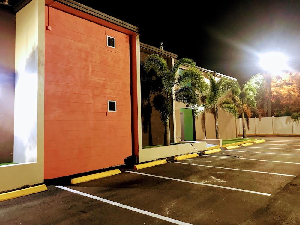 Tropical Inn & Suites photo 23