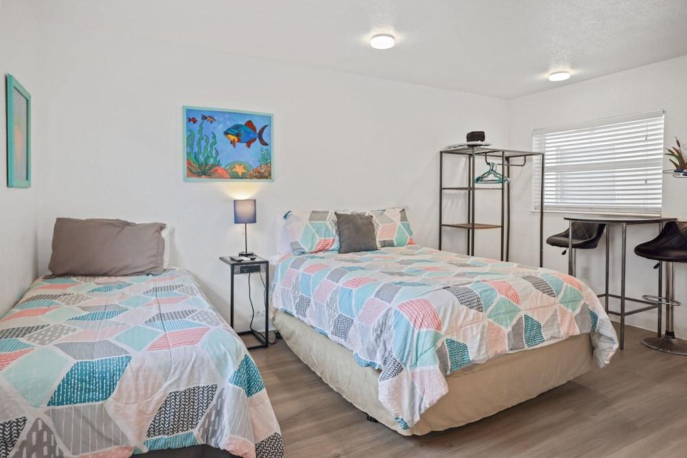 Sun Island Motel photo 40