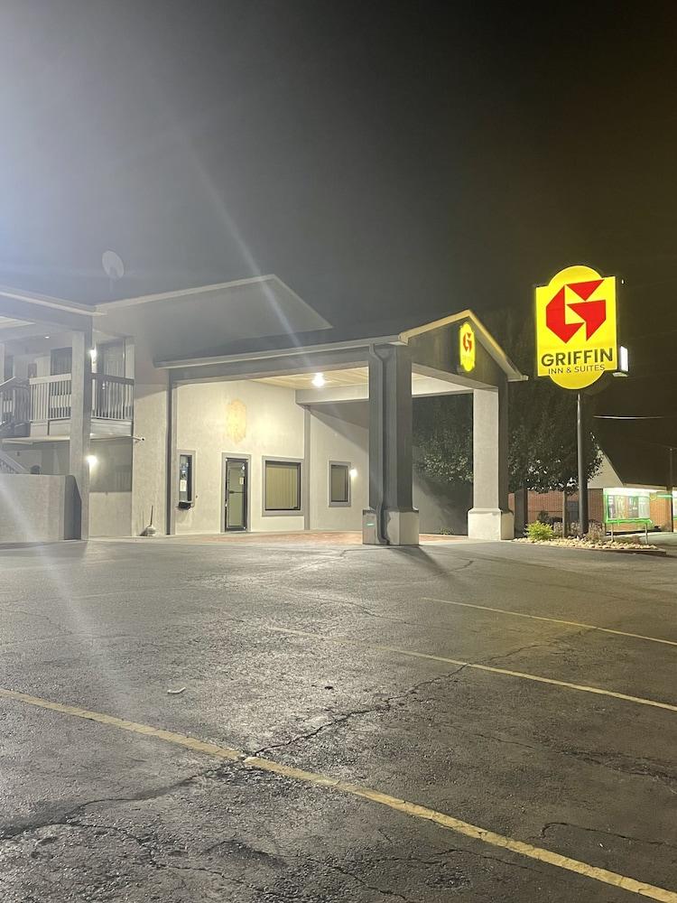 Griffin Inn and Suites photo 16