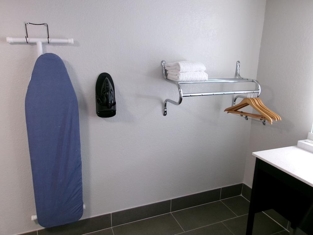 SureStay Hotel by Best Western Phoenix Airport photo 40