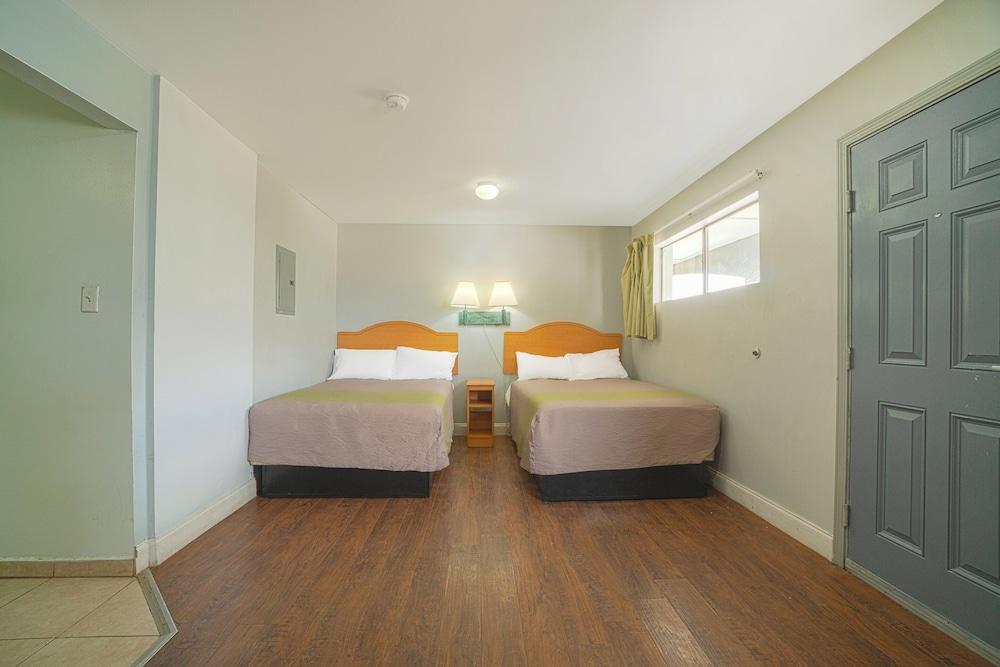 OYO Hotel Midland photo 12